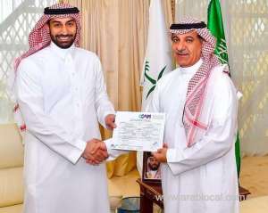 saudi-information-minister-hands-7th-license-for-local-company-to-operate-cinema-_UAE