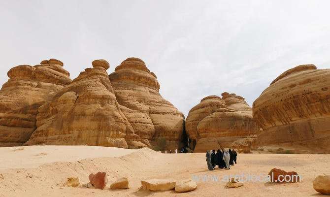 33-trainees-graduate-as-makkah-tour-guides-saudi