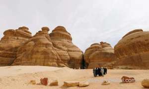 33-trainees-graduate-as-makkah-tour-guides_UAE