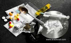 2-suspects-arrested-for-tricking-senior-woman-to-smuggle-drugs_saudi