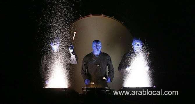 men-in-blue-captivate-audience-in-colorful-saudi-festival-show-saudi