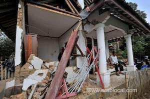 several-injured-after-powerful-quake-rocks-indonesia_UAE