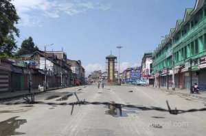 india-to-bring-in-food-supplies-to-kashmir-as-curfew-stays_UAE