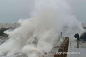 monster-storm-smashed-up-the-eastern-china-coast_UAE