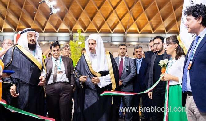 dr.mohammed-bin-abdulkarim-al-issa-inaugurated-the-mwl’s-pavilion-at-an-exhibition-saudi
