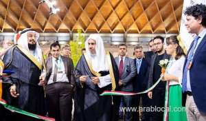 dr.mohammed-bin-abdulkarim-al-issa-inaugurated-the-mwl’s-pavilion-at-an-exhibition_UAE