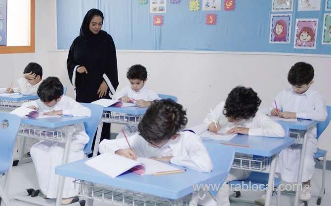 female-teachers-teach-young-boys-in-1,460-government-schools-saudi