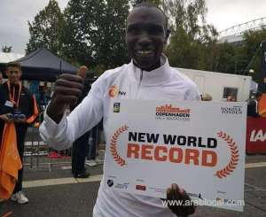 kenyan-kamworor-smashes-half-marathon-world-record-by-17-seconds_UAE