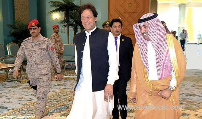 pakistan-pm-imran-khan-arrives-in-madinah,visits-prophet’s-mosque-saudi
