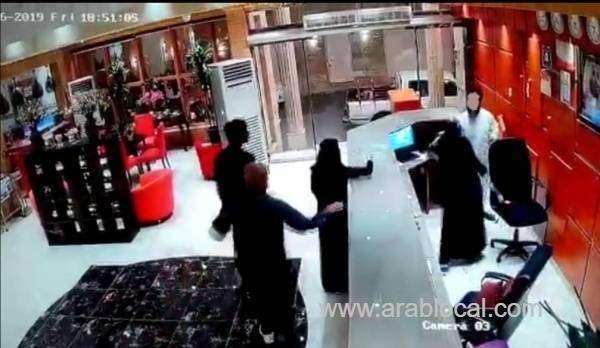 attacking-female-receptionist-in-hotel-jizan-saudi