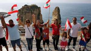 lebanese-protesters-successfully-form-human-chain-across-country_UAE