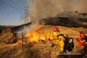 millions-face-power-cuts-as-california-fires-spread_UAE