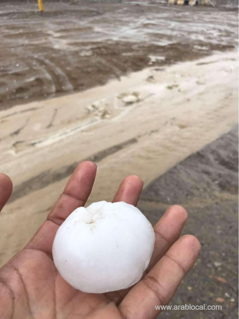 hails-stones-lash-hafr-al-baten-saudi