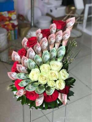 decorating-bouquets-with-banknotes-punishable--sama_UAE