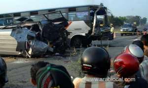 indonesia-bus-collision-kills-seven_UAE