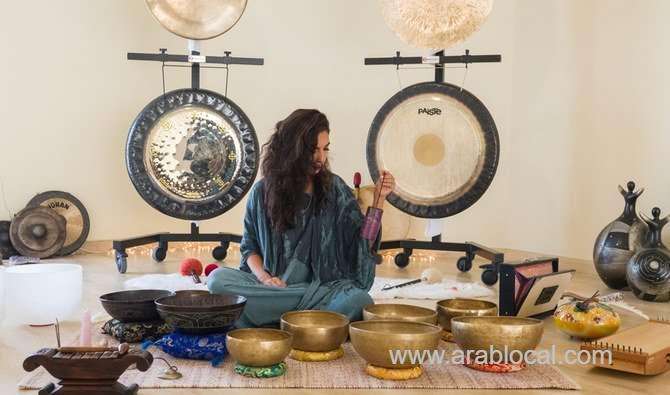 saudi-therapist-introduces-jeddawis-to-healing-power-of-sound-saudi