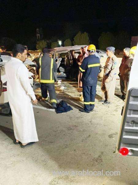 3-died-and-10-injured-as-two-cars-crashed-in-buraidha-saudi