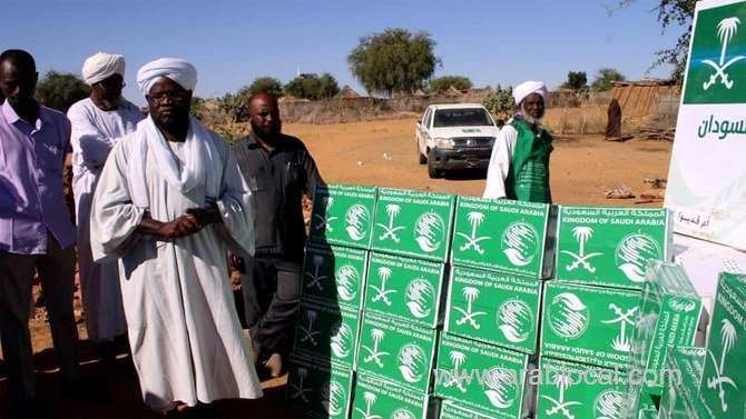 ksrelief-distributes-date-boxes-in-sudan-saudi