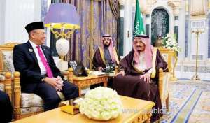 king-salman-receives-indonesian-speaker_UAE
