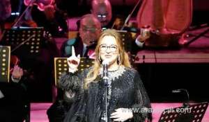 legendary-singer-aziza-jalal-dazzles-crowds-at-saudi-tantora-festival_UAE