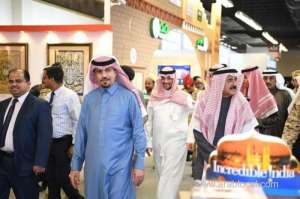 minister-of-national-guard-prince-khalid-bin-abdulaziz-bin-ayyaf-tours-janadriya-village_UAE