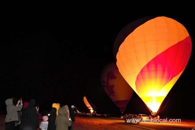 alula-celebrates-longest-hot-air-balloon-glow-show-saudi