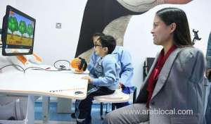 first-armless-pilot-visits-disabled-childrens-center-in-riyadh_UAE