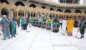 two-holy-mosques-carries-out-washing-and-sterilizing-the-floors-four-times-a-day_UAE