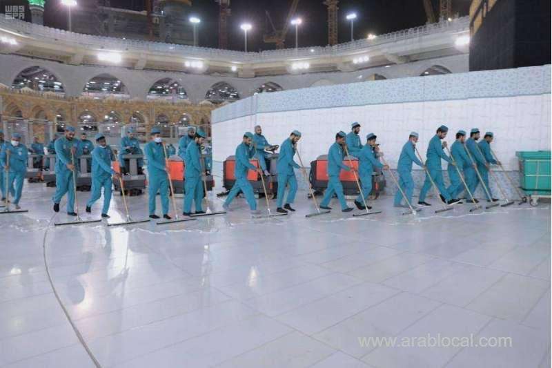 about-3500-workers-and-89-machines-are-being-used-daily-to-disinefct-the-grand-mosque-saudi