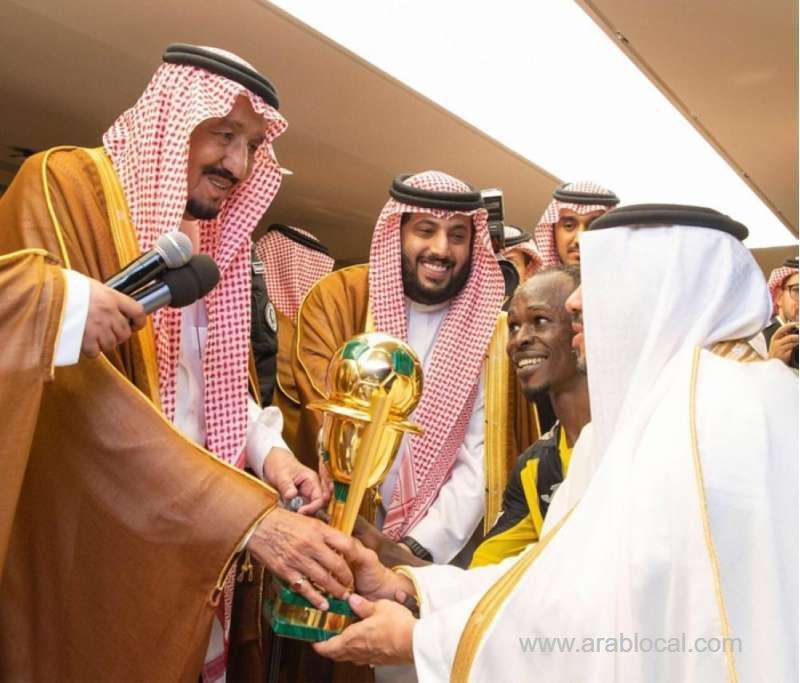 king-salman-hands-king's-cup-to-al-ittihad-club-saudi