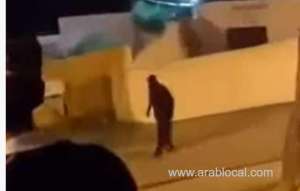 man-arrested-for-scaring-people-in-black-dress-on-the-streets-of-al-baha_UAE