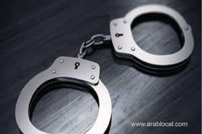 riyadh-cops-have-arrested-a-fivemember-theft-gang-for-breaking-into-houses-saudi
