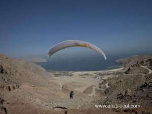 saudi-paraglider-plummets-to-death-in-tragic-accident_saudi