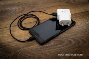 riyadh-mobile-phone-store-owner-named-and-shamed-for-selling-fake-cables-chargers-and-headsets_UAE