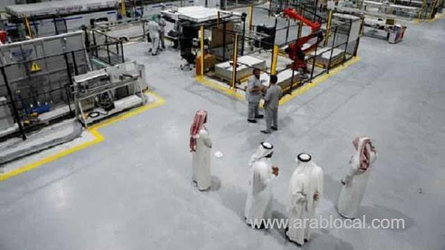 saudi-industry-replaces-1900-expat-workers-with-500-saudi-nationals-saudi