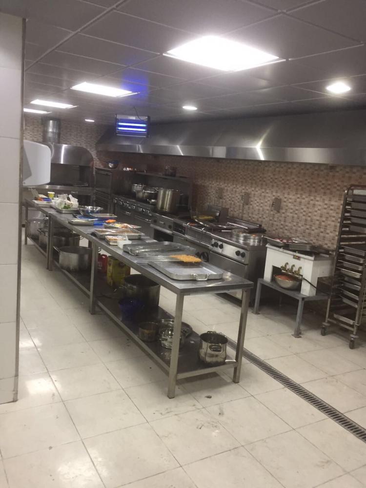Villa shut as workers found preparing unhygienic food