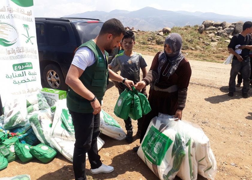 KSrelief Center distributes shelter to Syrians 