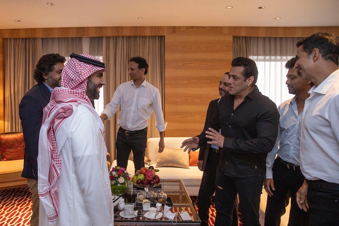 Akshay Kumar and Salman Khan were also spotted with Saudi Minister and Shah Rukh Khan