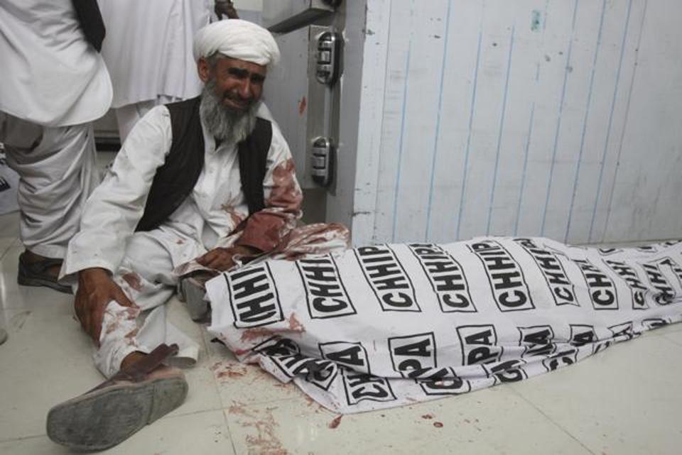 133 killed in suicide bombing and nearly 300 people injured at Pakistan election